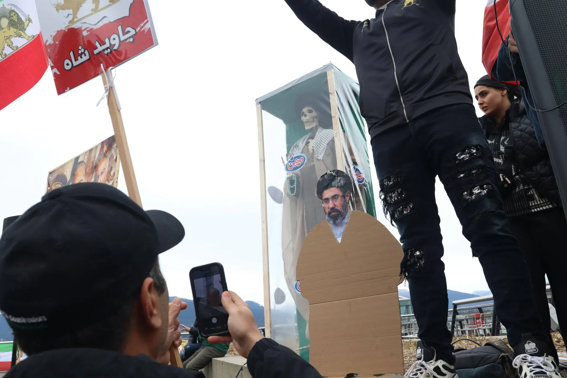 Totale capitulatie van Trump: Mislukte oorlog tegen Iran leidt tot ranzige knieval voor Teheran