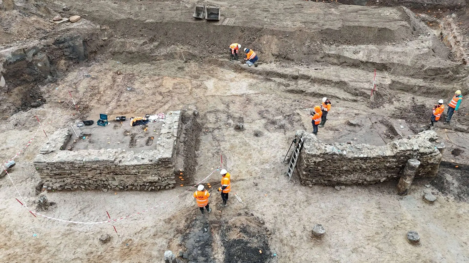 Historische megavondst in Nijmegen: Grootste Romeinse badhuis van Nederland opgegraven