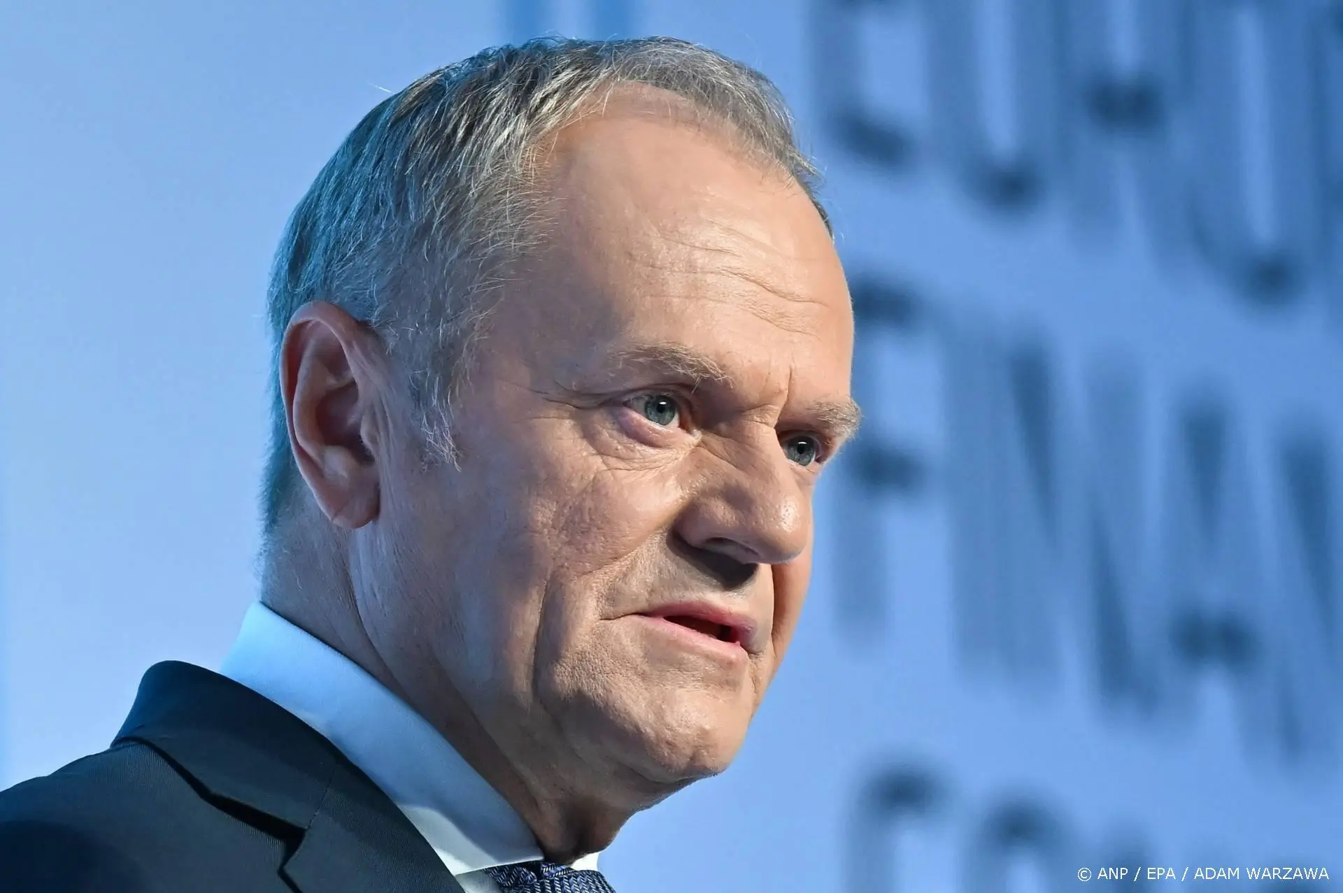 Tusk spreekt van politieke moord na dood Russische cartoonist