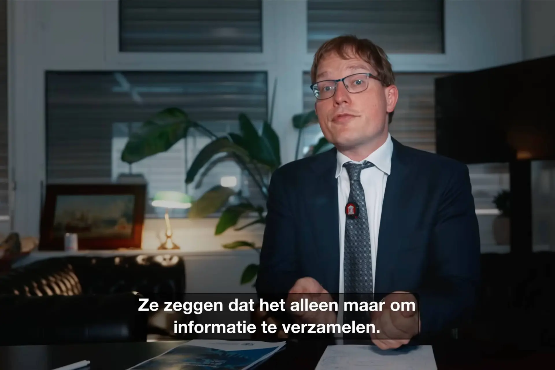 Schokkend geheim in de Tweede Kamer: Gebruikt de AIVD corrupte persvriendjes voor geheime politieke operaties?