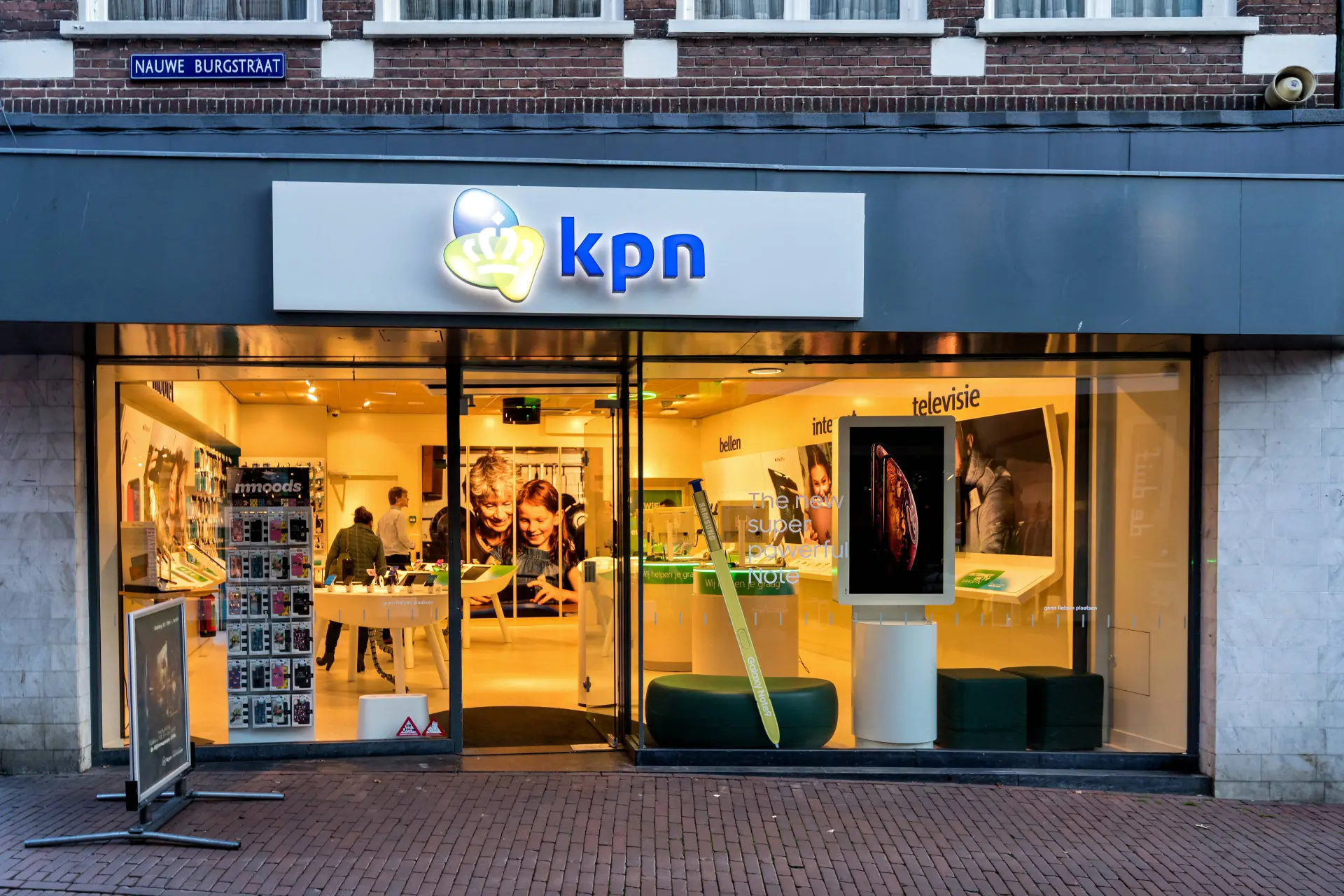 Doorgeslagen betutteling: KPN dumpt callcenters na klachtenregen over nuttige verkooptelefoontjes