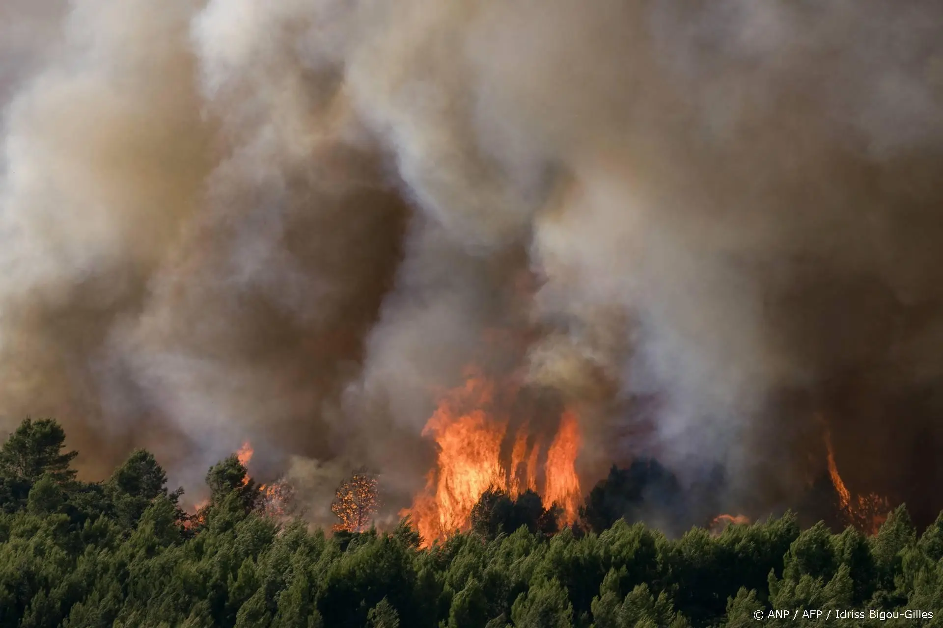 Grote nieuwe natuurbrand verwoest 930 hectare in Zuid-Frankrijk