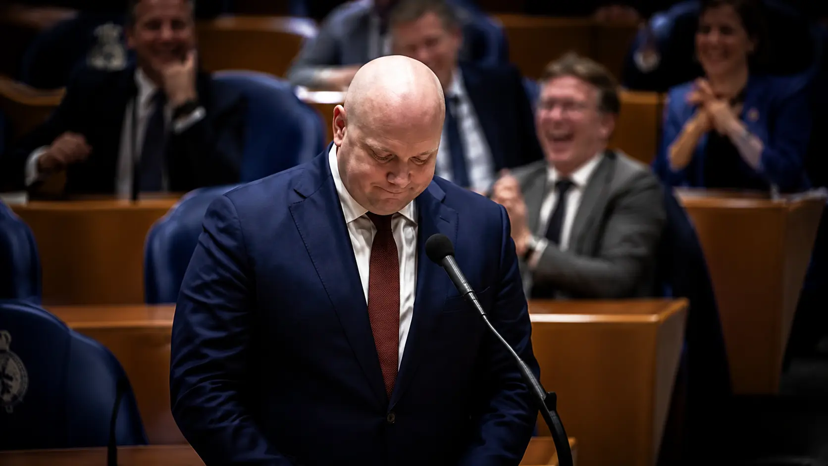Totale VVD-capitulatie: VVD-kiezers kotsen op eigen coalitie terwijl D66-stemmers feestvieren