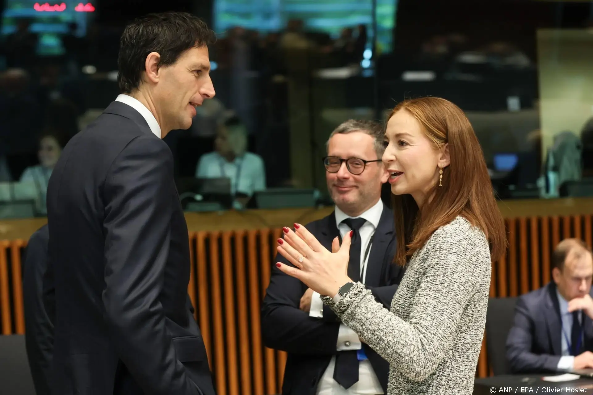 anp121026140 1
