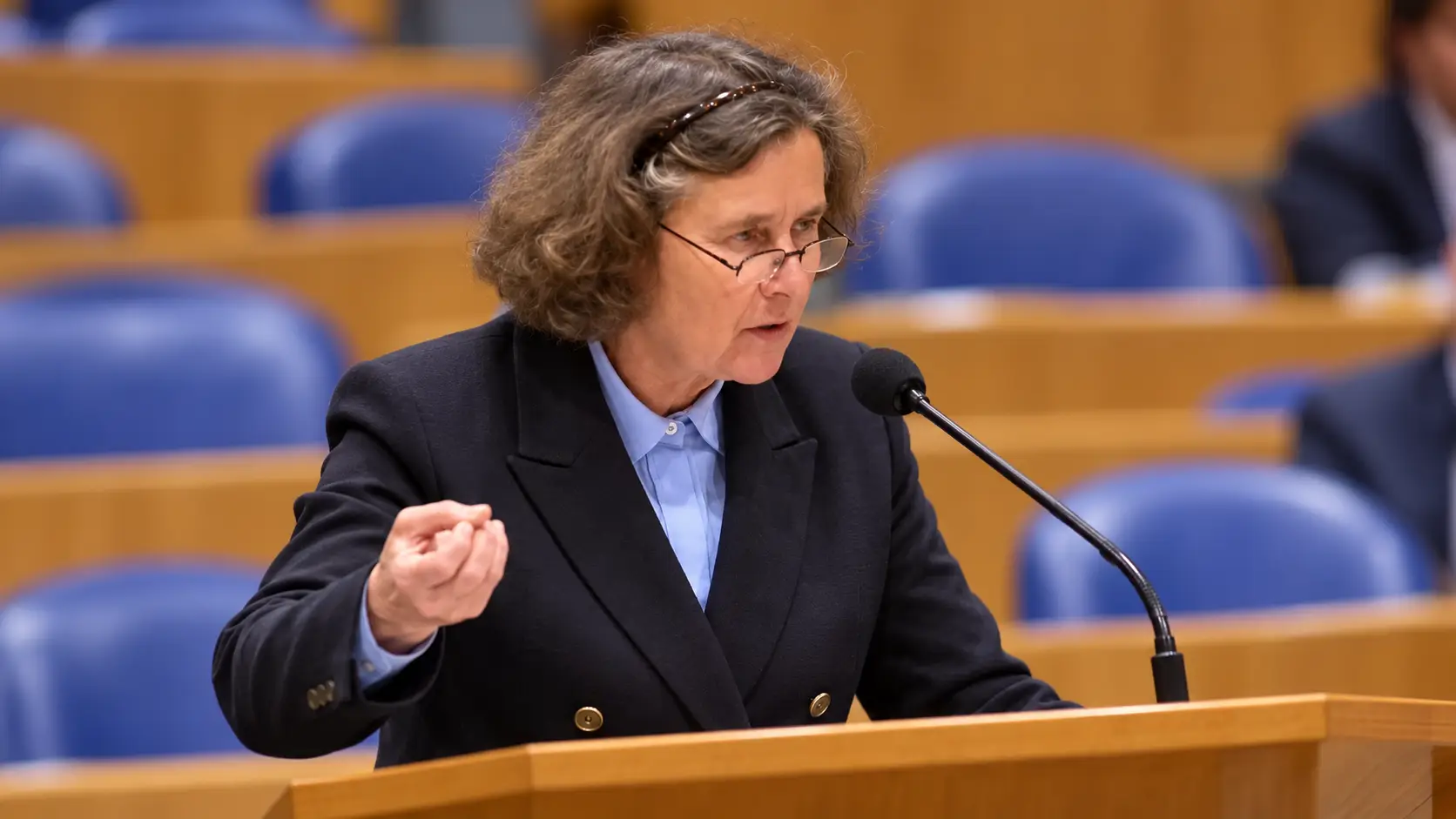 Marjolein Faber (PVV) achter het spreekgestoelte in de Tweede Kamer