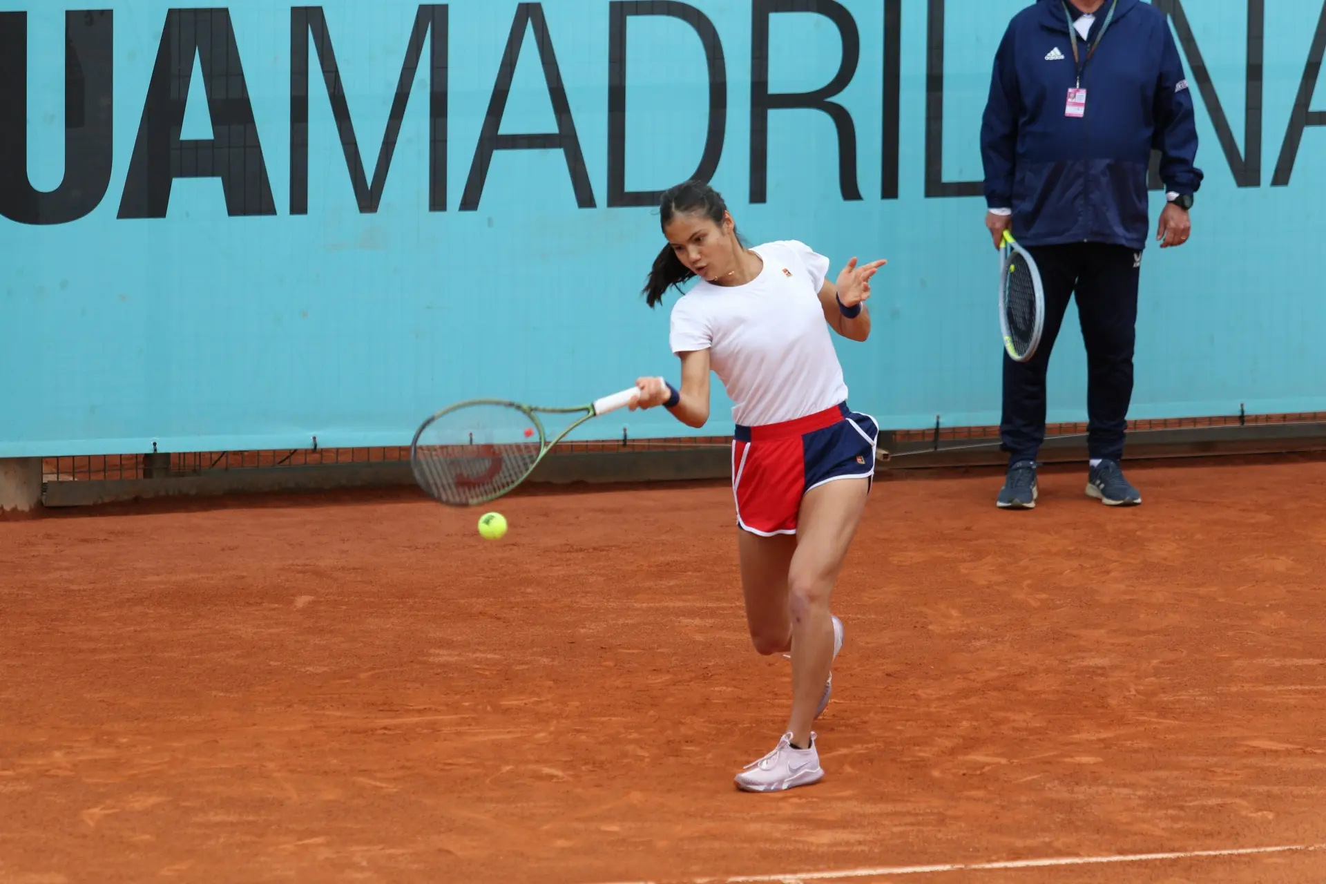 "Maybe she doesn't need a full time coach" - Schett backs Raducanu for good Roland Garros