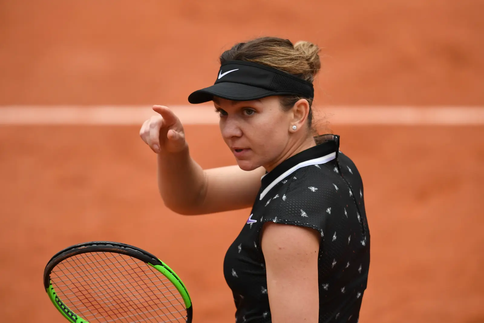 WATCH: Halep plays wheelchair tennis with French legend Jérémiasz