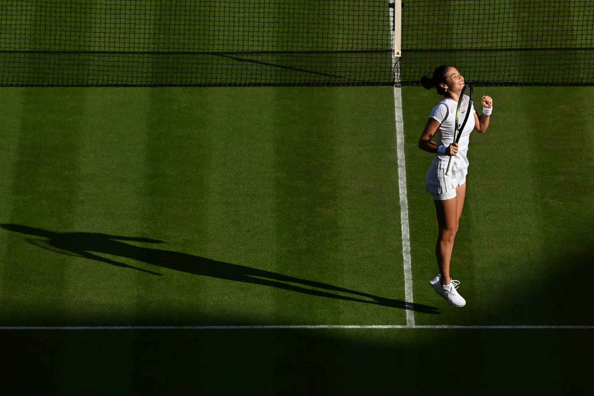 Emma Raducanu becomes first player to bagel Serena Williams and Victoria Azarenka