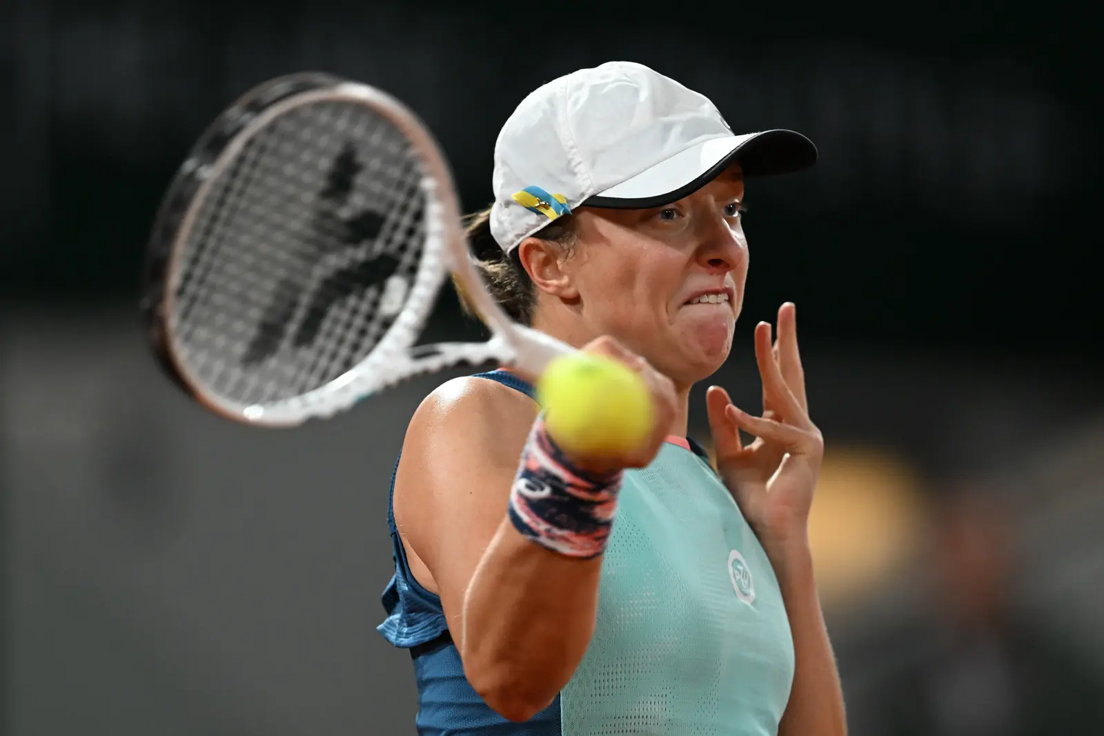 WATCH: "I don't think that's legal" - McEnroe discusses Swiatek's questionable tactics