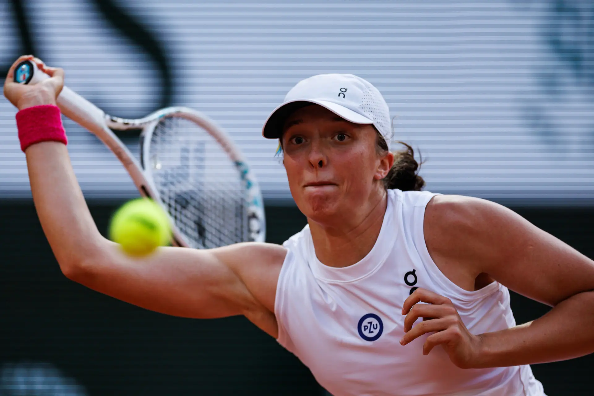 Swiatek's Coach Admits He Finds Skipping Wimbledon Tempting Idea, But She Does Not