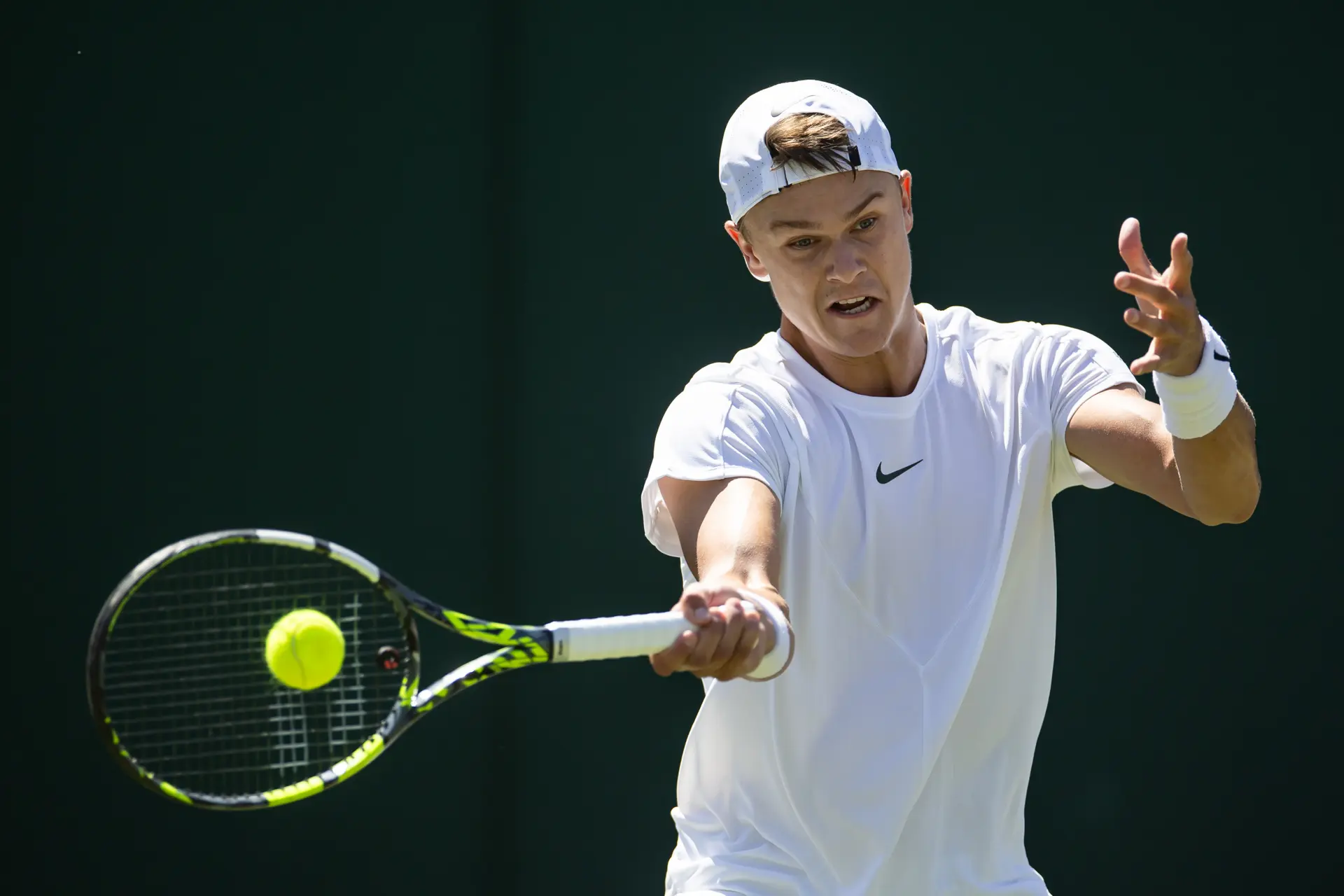 Rune Reconsiders Selling Broken Rackets After Sponsor’s Angry Reaction