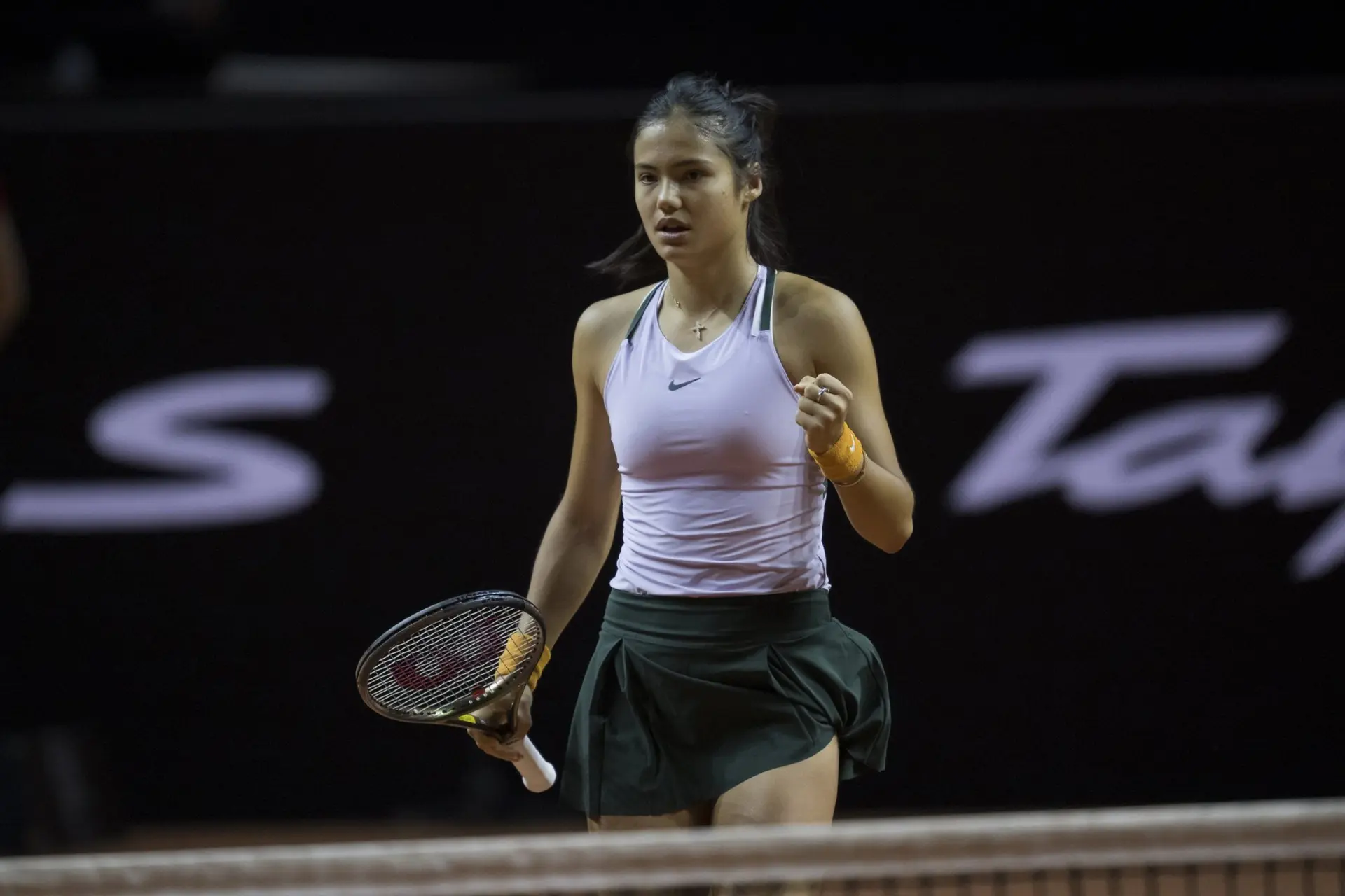 Raducanu Crushes Kerber In Stuttgart To Record Third Consecutive Clay Win