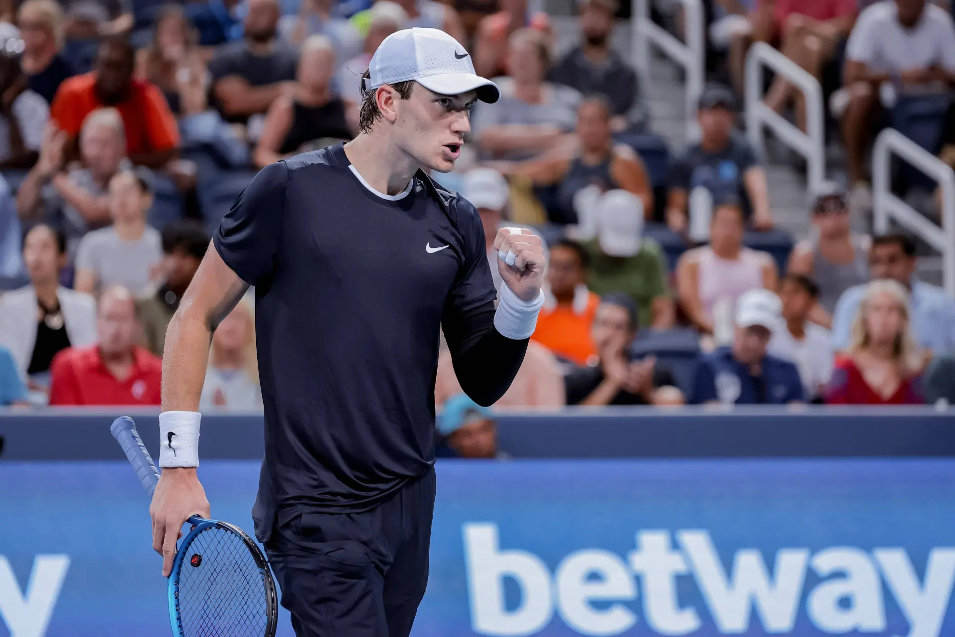 Draper Uses Alcaraz's Stunning Loss To His Advantage And Advances At US Open