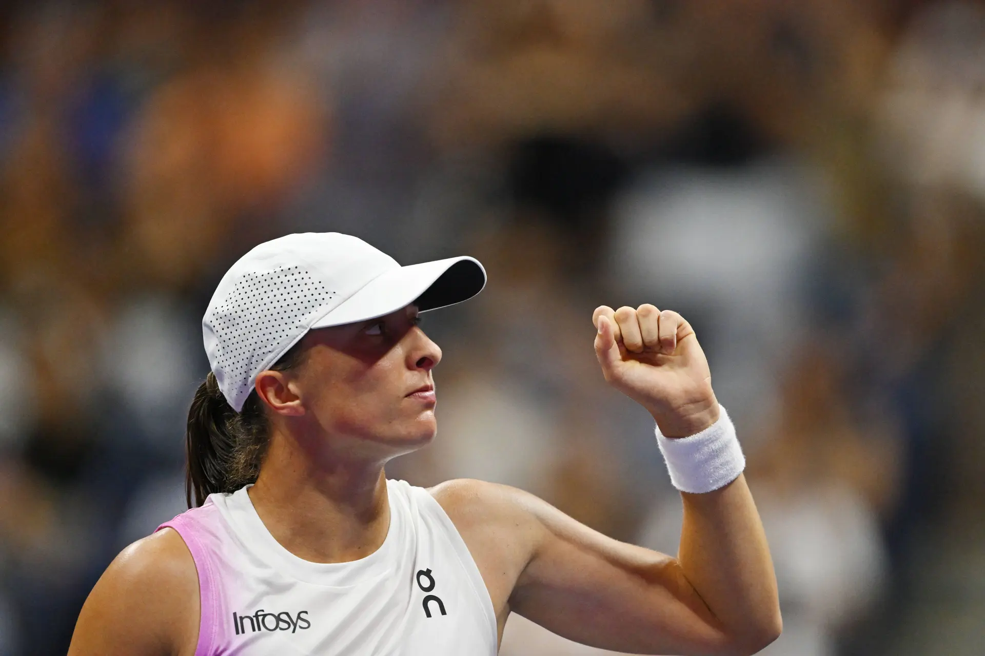 Iga Swiatek Progresses To Australian Open Second Round After Superb Match