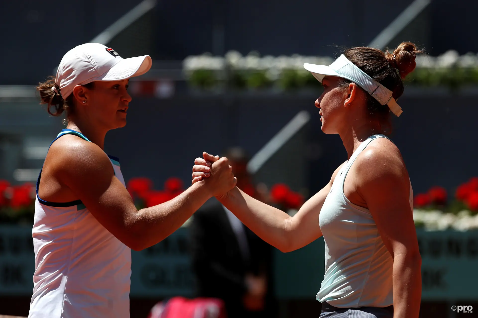 Halep reacts to Barty retirement announcement: "What's next for you? Grand Slam Champion in Golf?!"