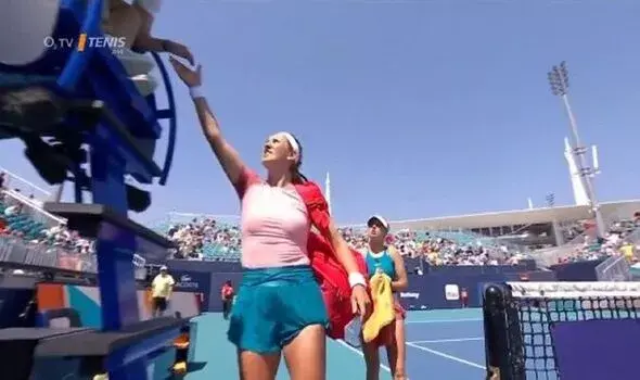 VIDEO: Azarenka abruptly retires and storms off court during Fruhvirtova match at Miami Open