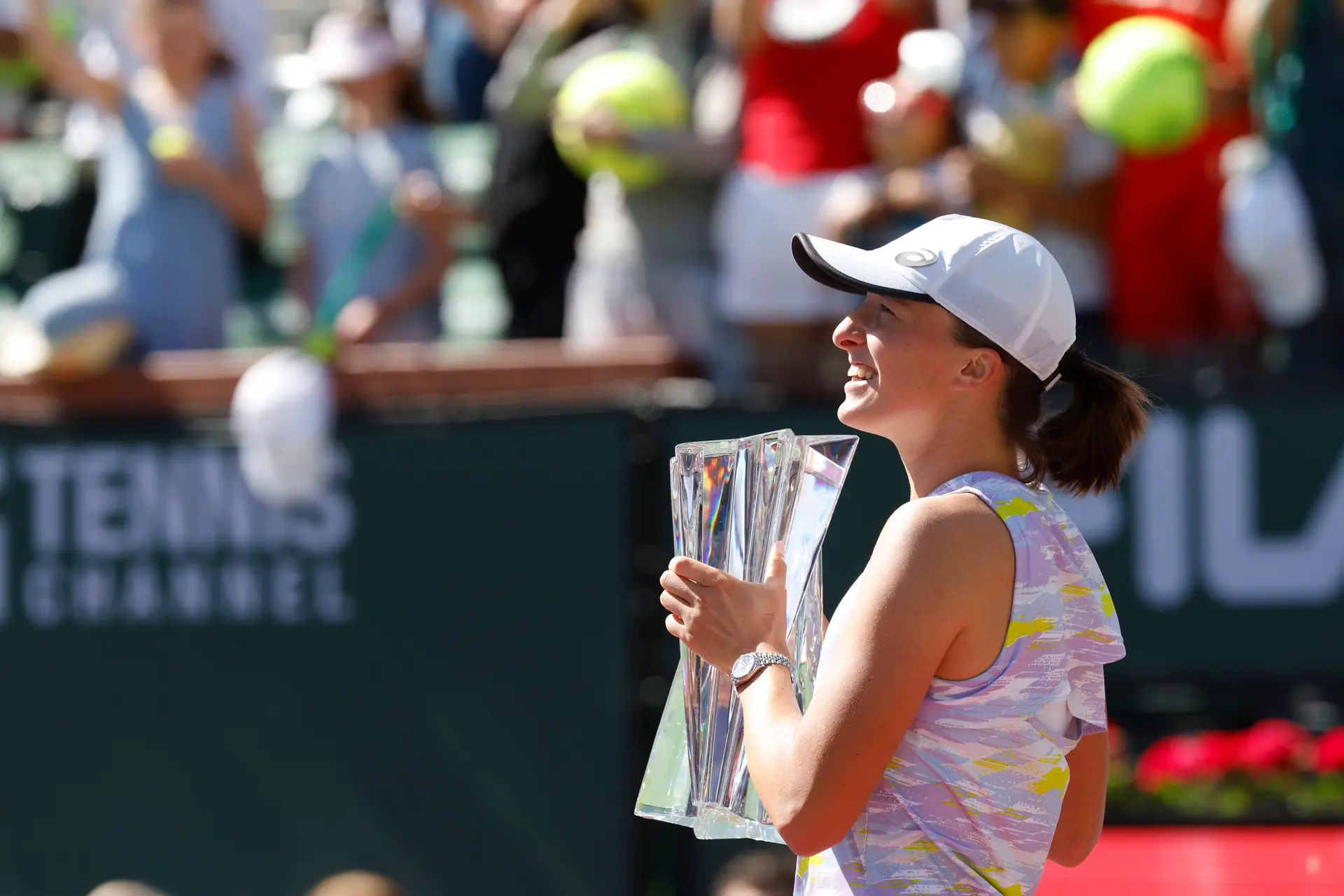 Iga Swiatek downs Naomi Osaka to win the 2022 Miami Open