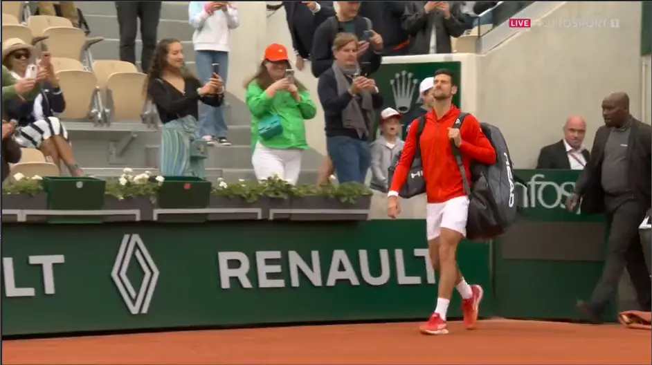 VIDEO: Djokovic booed while walking on court before Schwartzman win at Roland Garros