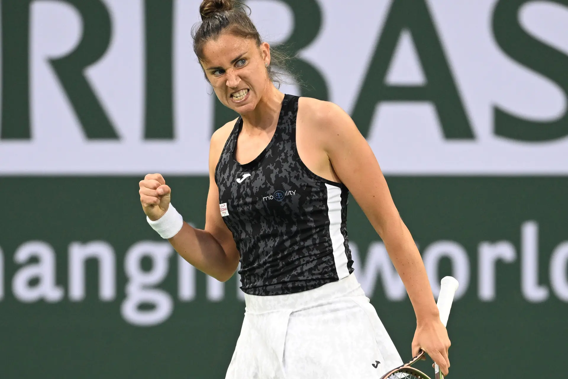 Sara Sorribes se lleva un maratoniano partidazo ante Victoria Azarenka en el Madrid Open