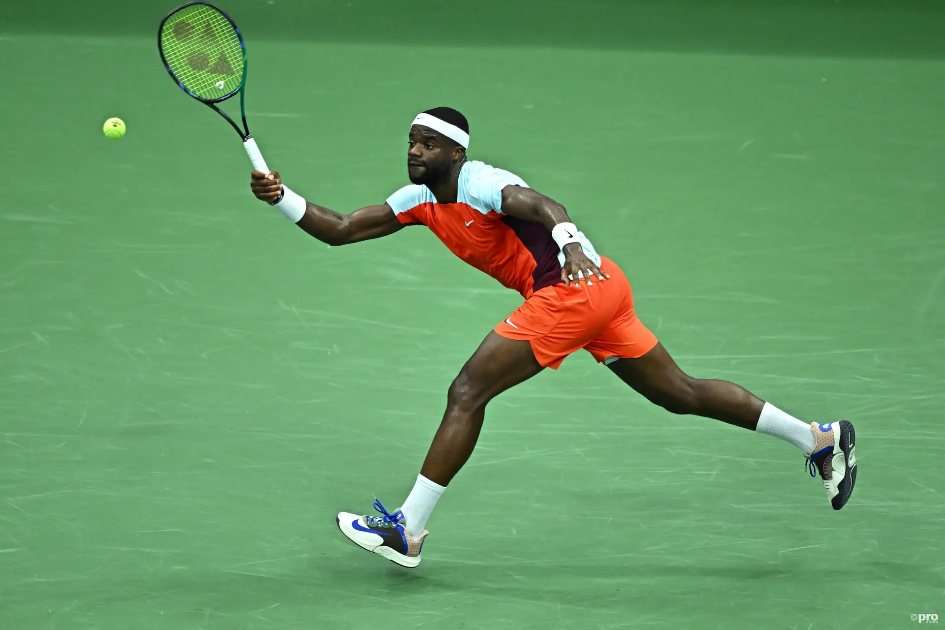 Tiafoe vence sin problemas a Kubler en la tercera ronda de Indian Wells