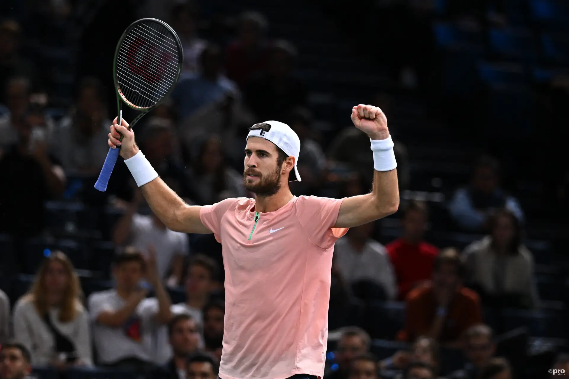 Khachanov scherzt darüber, wie Tsitsipas Djokovic schlagen kann: "Vielleicht sollte er Daniil anrufen, der der einzige Spieler aus unserer Generation ist, der Novak in einem Grand-Slam-Finale geschlagen hat"