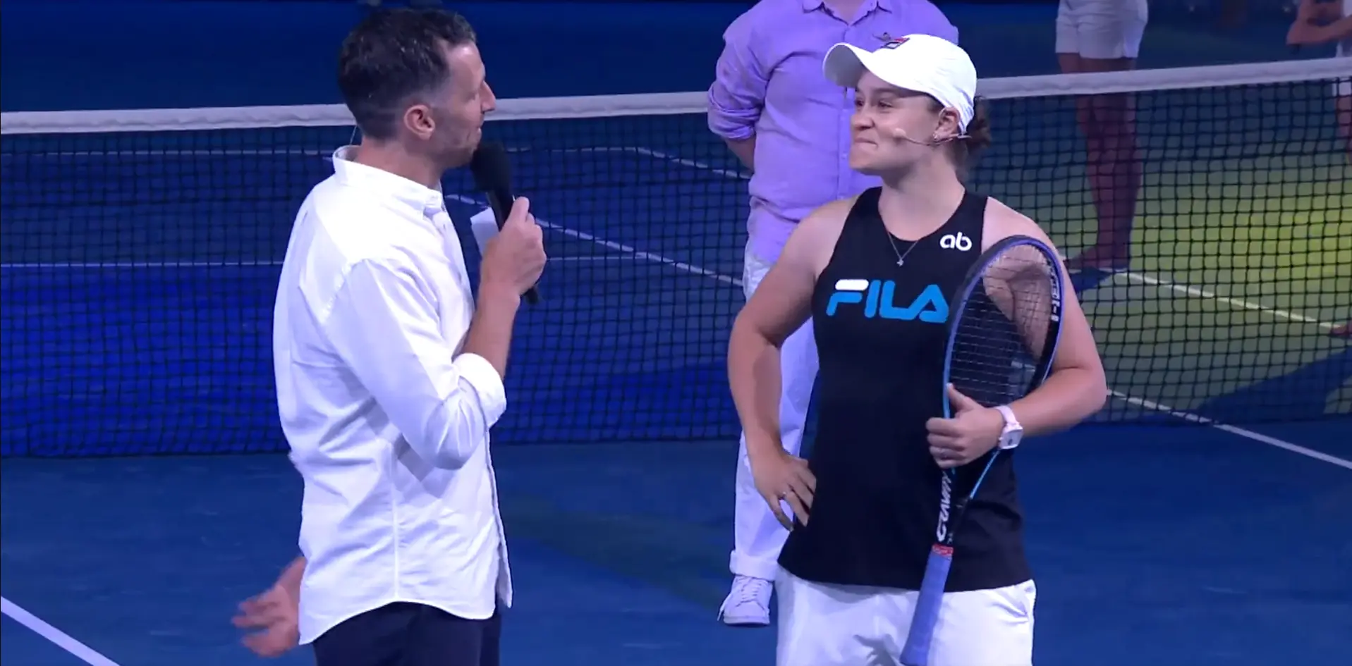 (VIDEO) Ashleigh Barty makes return to tennis (sort of), takes part in Kids Tennis Day alongside Iga Swiatek and Victoria Azarenka