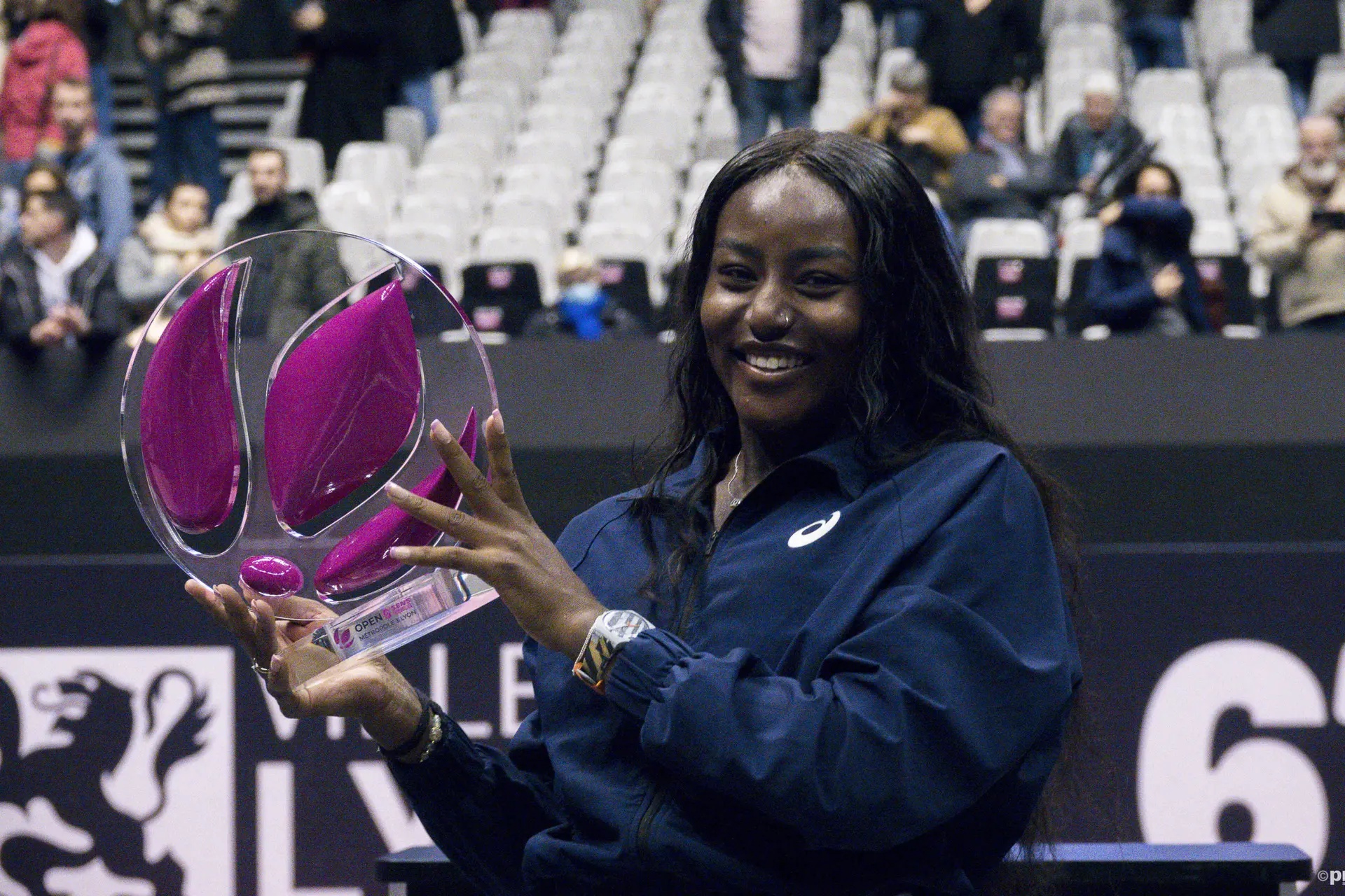 Alycia Parks dons 'Queen' necklace designed by Serena Williams' jewelry line during maiden WTA trophy ceremony