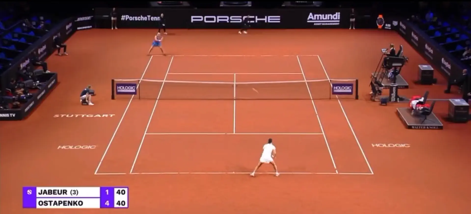 (VIDEO) 'Was für eine Rakete': Ostapenko lässt beim Porsche-Tennis-Grand-Prix den "Schlag des Jahres" gegen Jabeur los