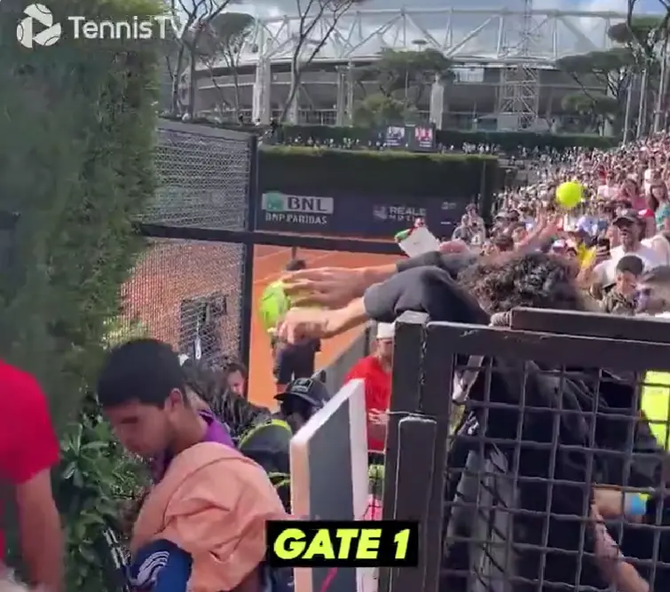 VÍDEO - Alcaraz, insultado por no firmar un autógrafo a un aficionado en el Masters de Roma: "Pedazo de mierda"