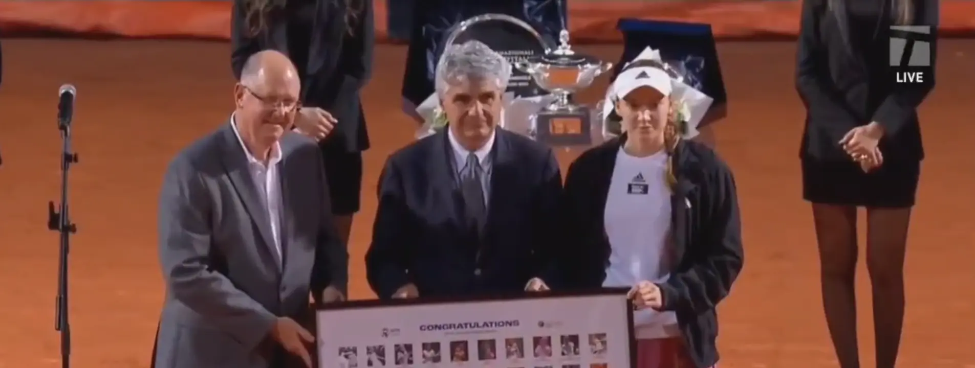 VÍDEO: El público abuchea tras los discursos de Rybakina y Kalinina en la final del Masters de Roma