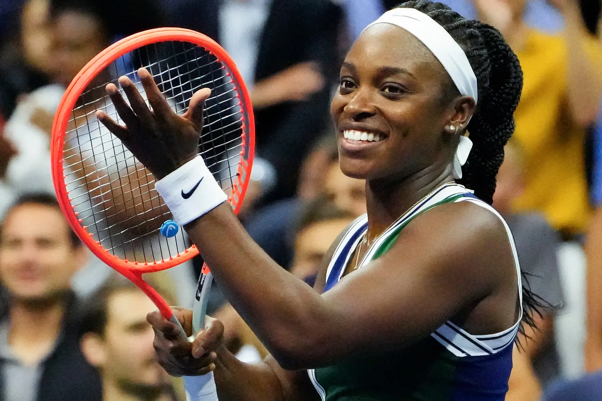 Stephens zeigt ihren WTA-Kolleginnen, darunter Azarenka, Pegula, Keys und Svitolina, mit einem Selbsthilfepaket ihre Liebe