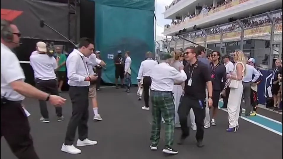 VÍDEO: La leyenda de la Fórmula 1 Jackie Stewart es parada por los de seguridad en su intento de hablar con Roger Federer