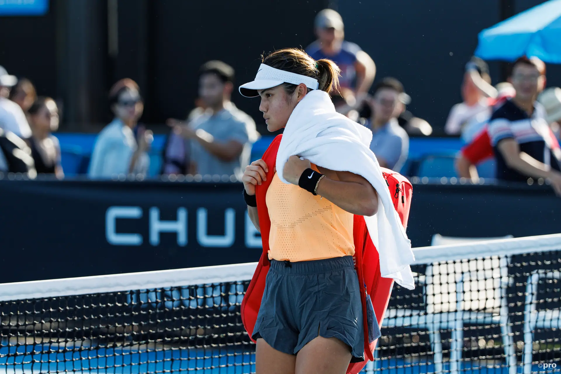 Stubbs forderte Raducanu zuletzt auf, eine Pause vom Sport einzulegen und die Rückkehr nicht zu überstürzen: "Maria Sharapova, Steffi Graf, jeder Spieler macht das durch"