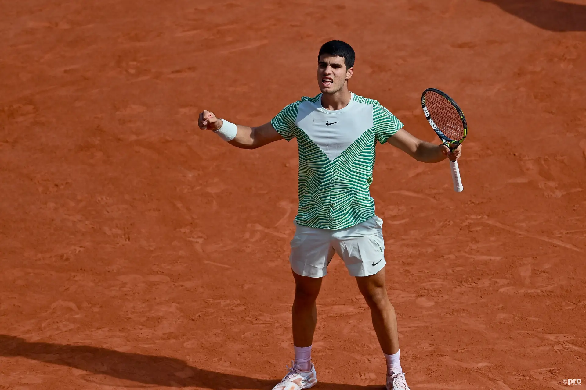 Carlos Alcaraz rakes in eye-watering £4,000 fee for private session in off-season tennis clinic