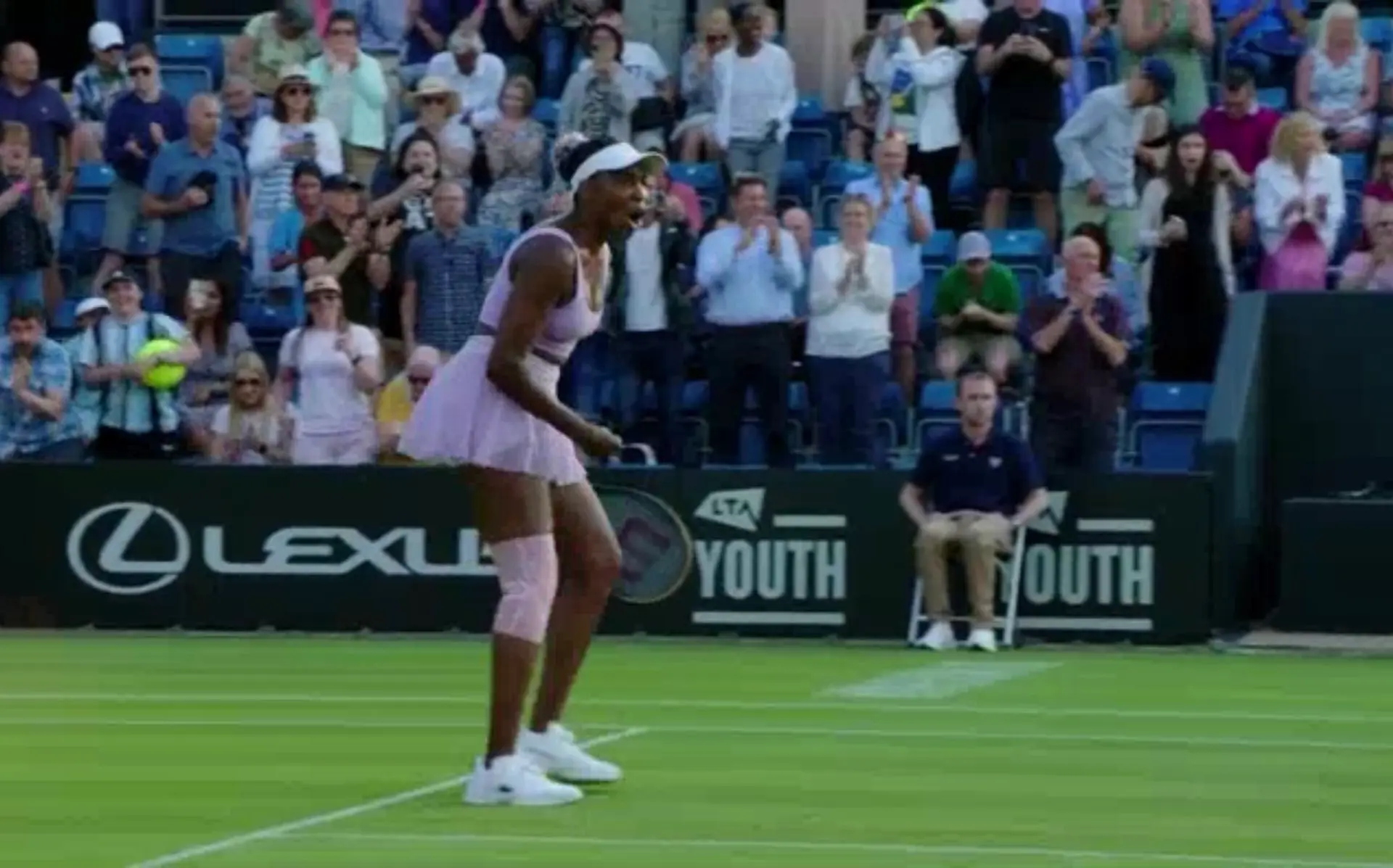 Die 43-jährige Venus Williams holt nach ihrem über dreistündigen Match Sieg über Giorgi in Birmingham erst ihren zweiten Sieg seit Wimbledon 2021