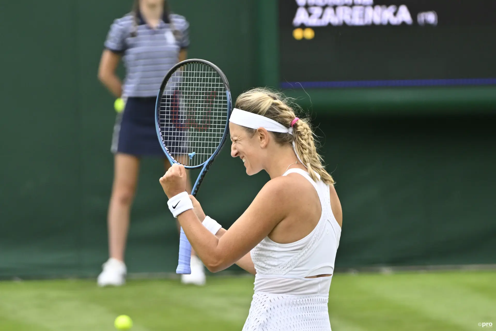 "Wenn ich noch näher dran wäre, würde ich wahrscheinlich weinen": Azarenka macht ein witziges Selfie mit Messi auf dem Spielfeld, während die Stars zum ersten Inter-Miami-Spiel mit dem argentinischen Helden kommen