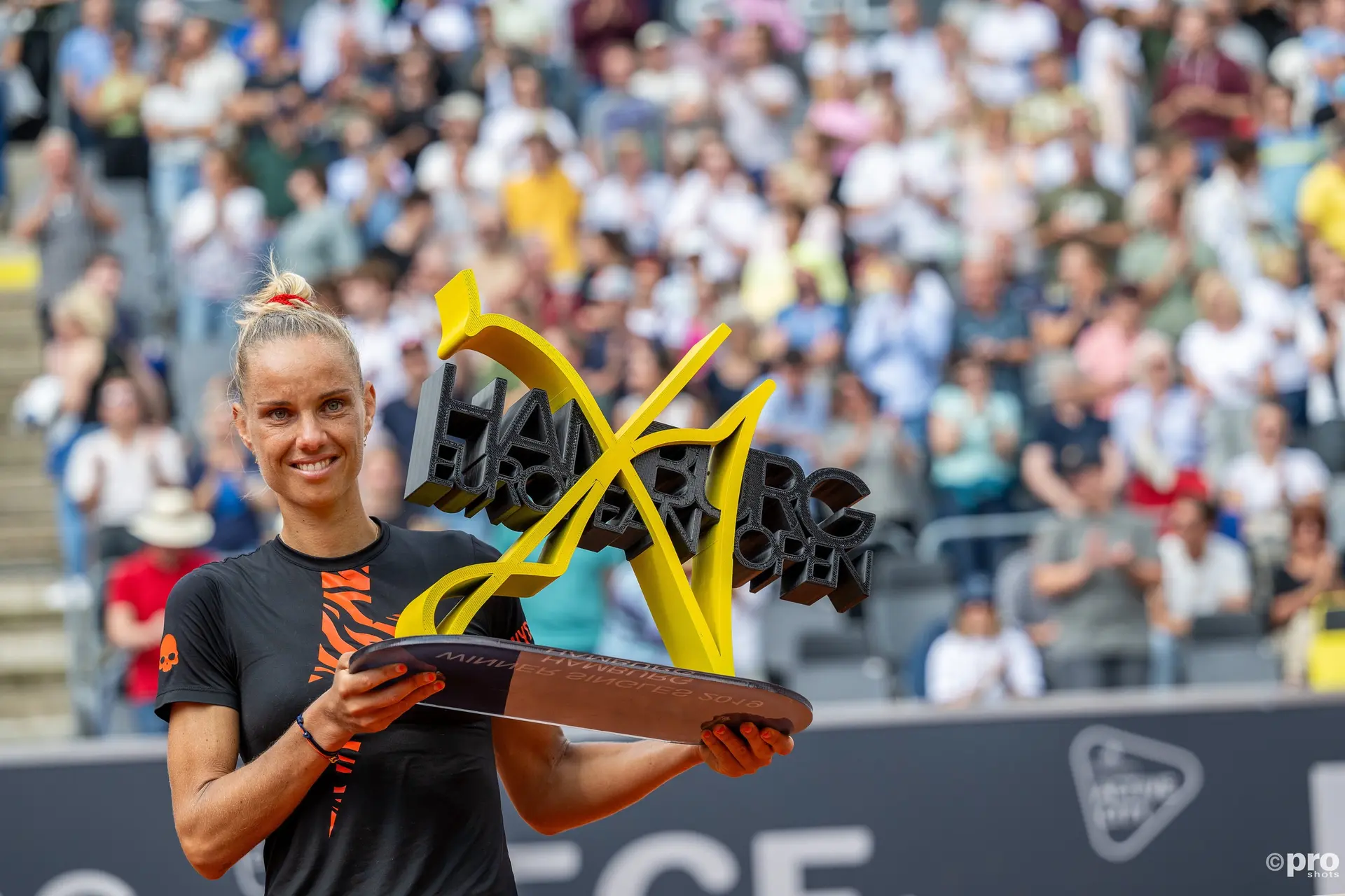 Arantxa Rus holt ihren ersten Titel auf der WTA-Tour und beendet die Aschenputtel-Serie von Akugue bei den Hamburg European Open