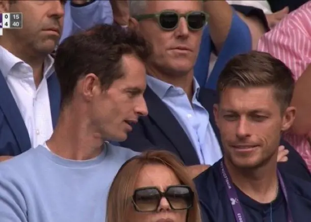 (VIDEO) The last player to beat Novak Djokovic on Centre Court sighted as Andy Murray attends Wimbledon final