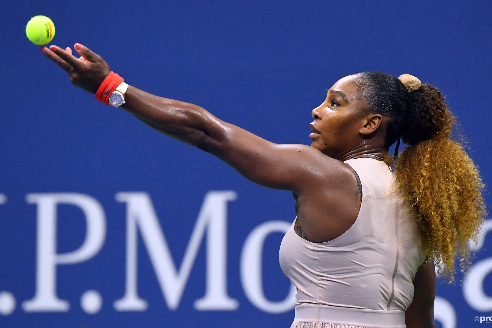 (VIDEO) Serena Williams' Tochter Olympia übt Braids flechten an ihrer Mutter, der Tennislegende