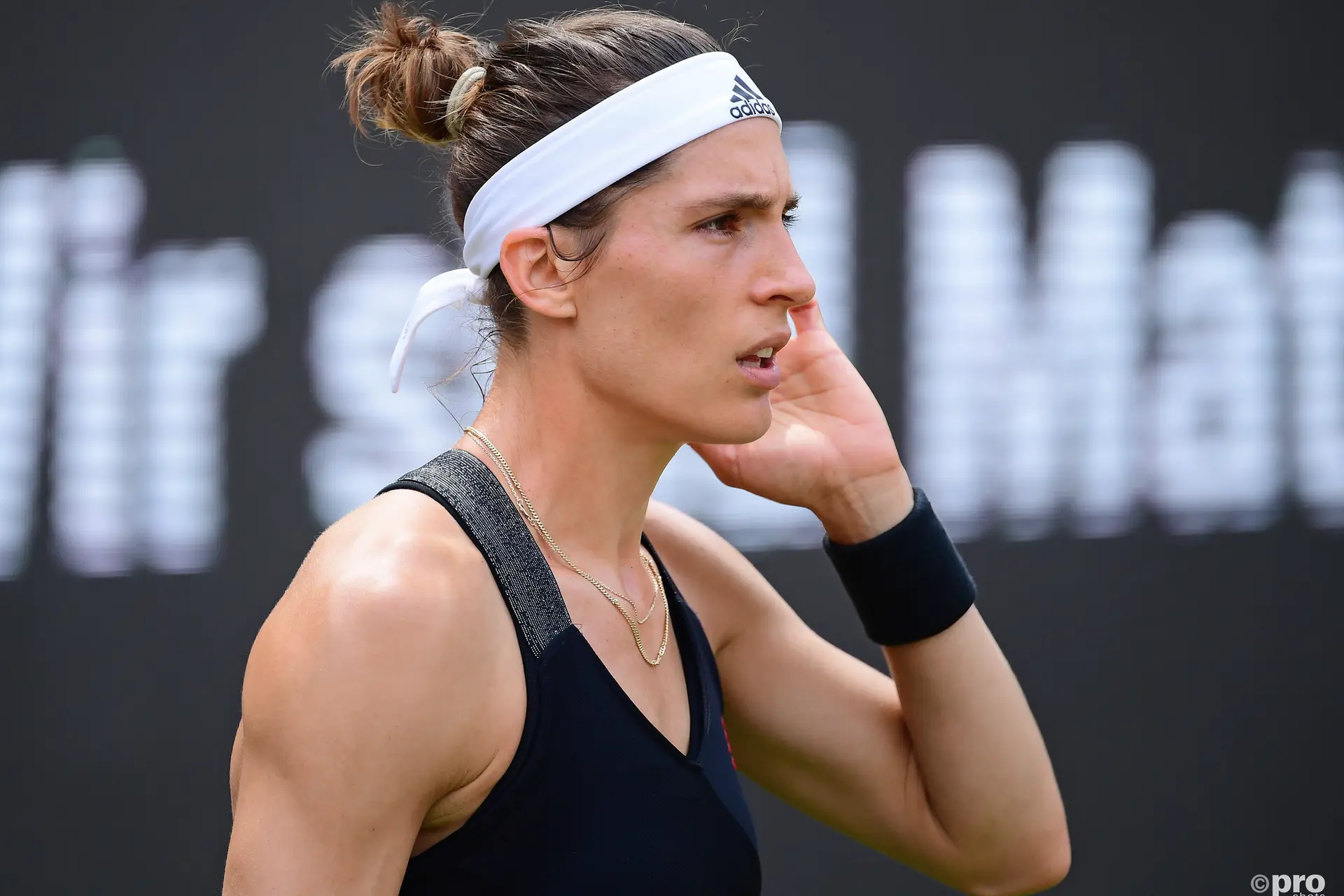 (VIDEO) Obwohl Roddick und Petkovic darüber lachen, glauben die Fans der Western & Southern Open, sie könnten ein Spiel gegen einen Profi gewinnen