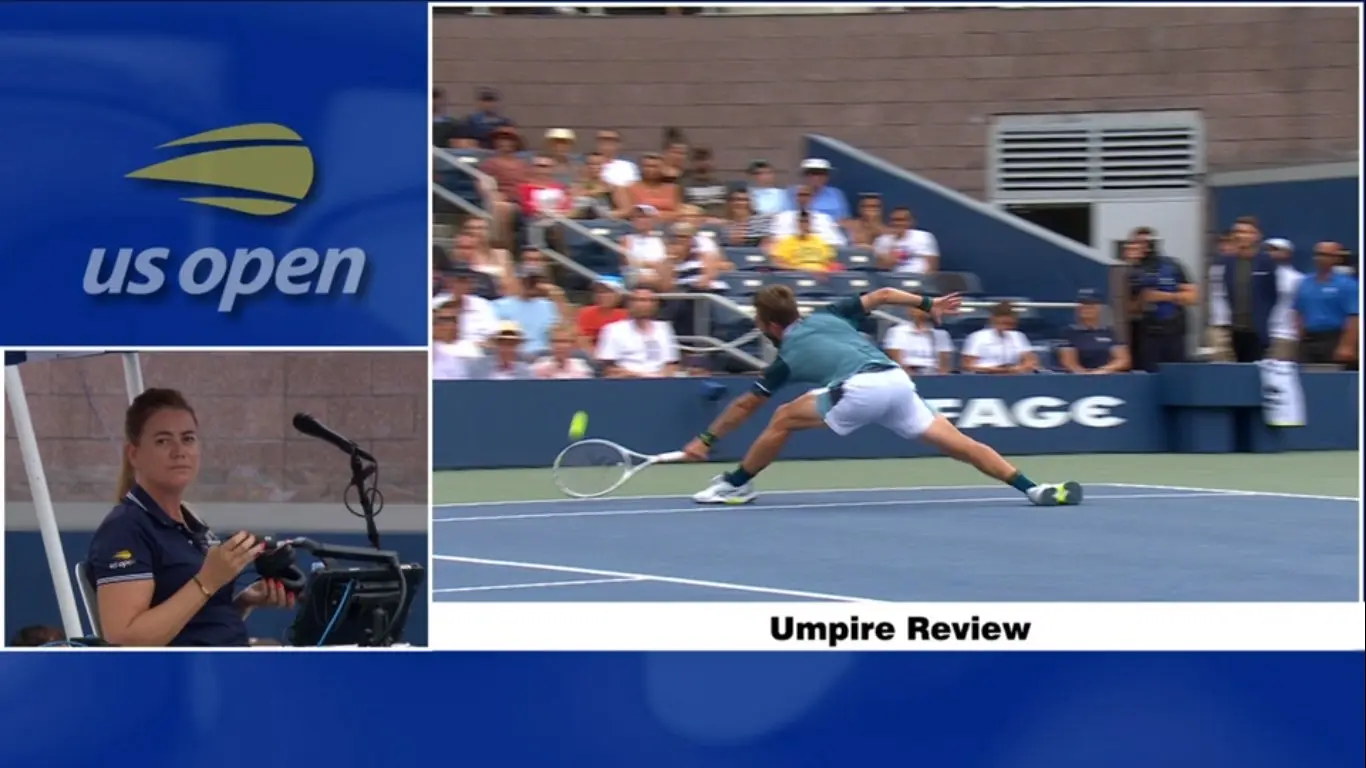 Erster Einsatz von "Tennis-VAR" endet in einer Farce während des US Open-Matches zwischen Murray und Moutet, da das Tablet des Schiedsrichters keinen Zugriff auf das Filmmaterial hat