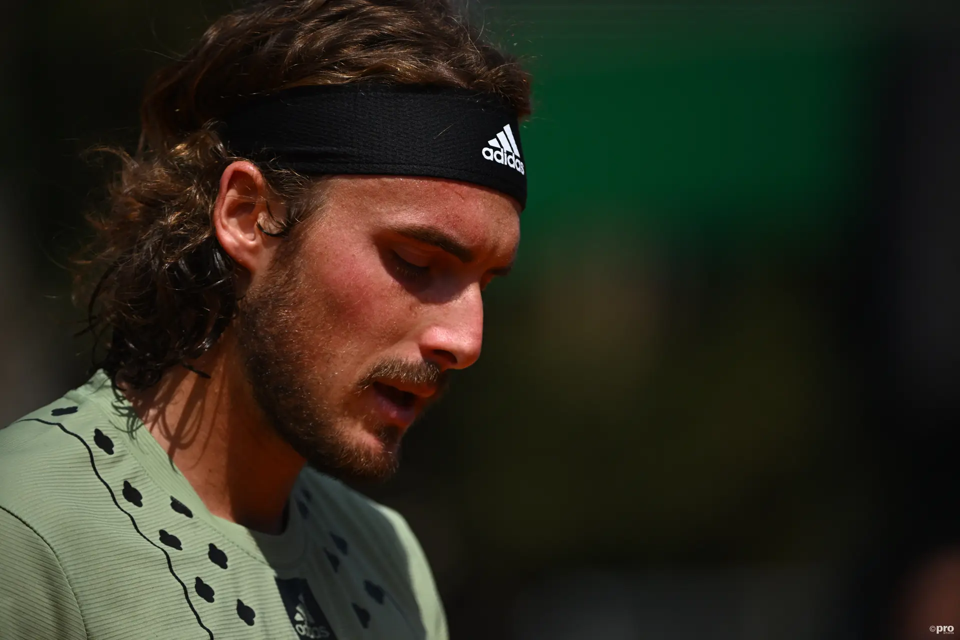 (VIDEO) "Es bringt mich um, das Turnier nicht zu beenden": Stefanos Tsitsipas sendet verheerende Nachricht nach seinem Ausscheiden bei den ATP Finals 2023