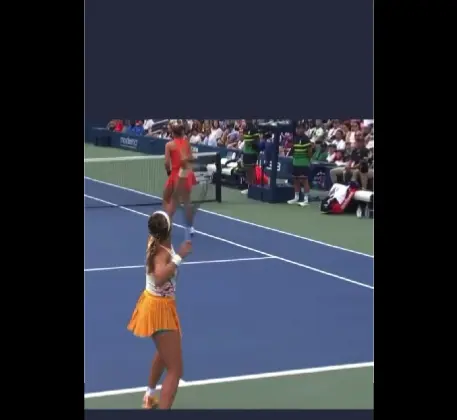 (VIDEO) Azarenka atinge acidentalmente a sua parceira Beatriz Haddad Maia durante  jogo do US Open