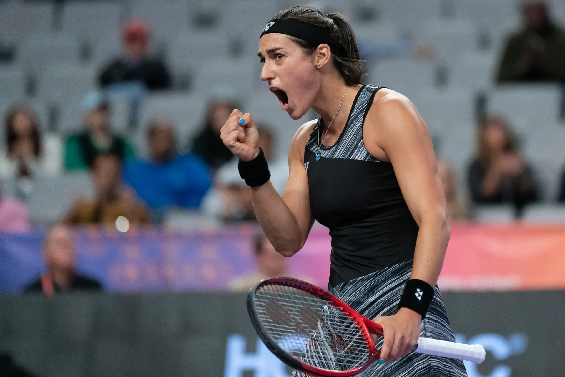 Um desempenho bastatente sólido de Caroline Garcia põe fim à série de vitórias de Azarenka no Open de Guadalajara