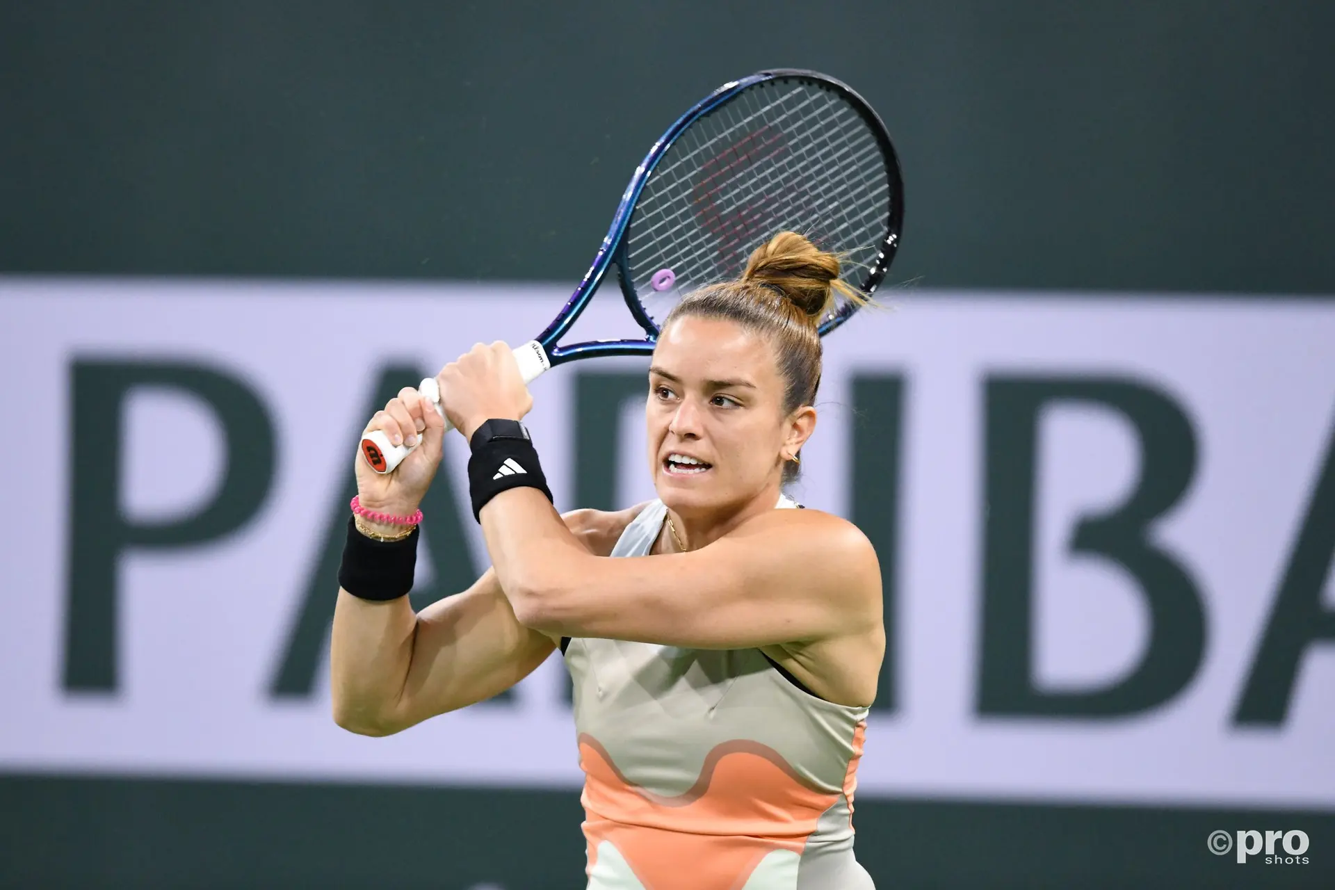 (VÍDEO) Maria Sakkari parte a raquete com as mãos