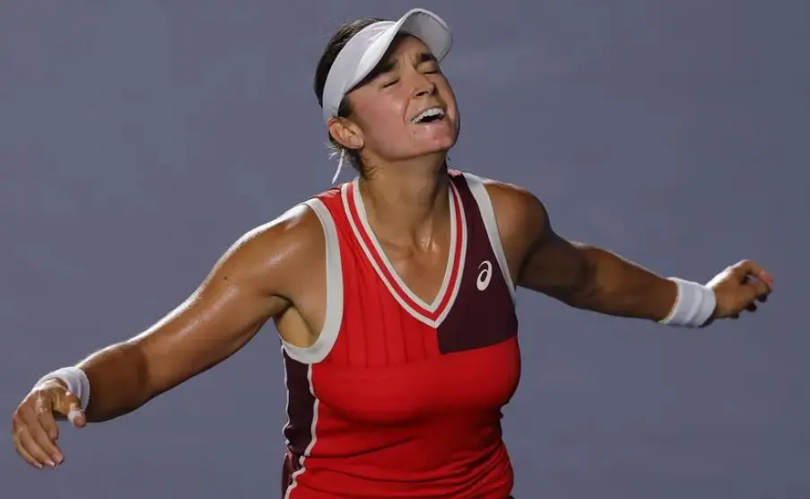 A americana Caroline Dolehide inventa um super tiebreak para conseguir uma reviravolta sensacional e chegar às meias-finais do Open de Guadalajara