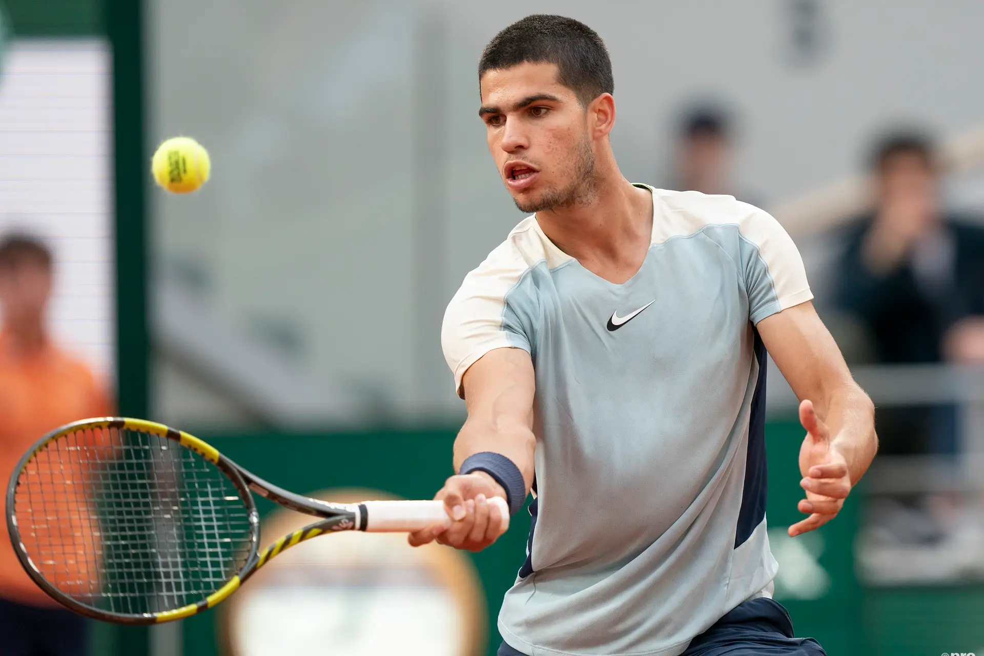 Carlos Alcaraz eliminado na primeira ronda do Masters de Paris por Roman Safiullin