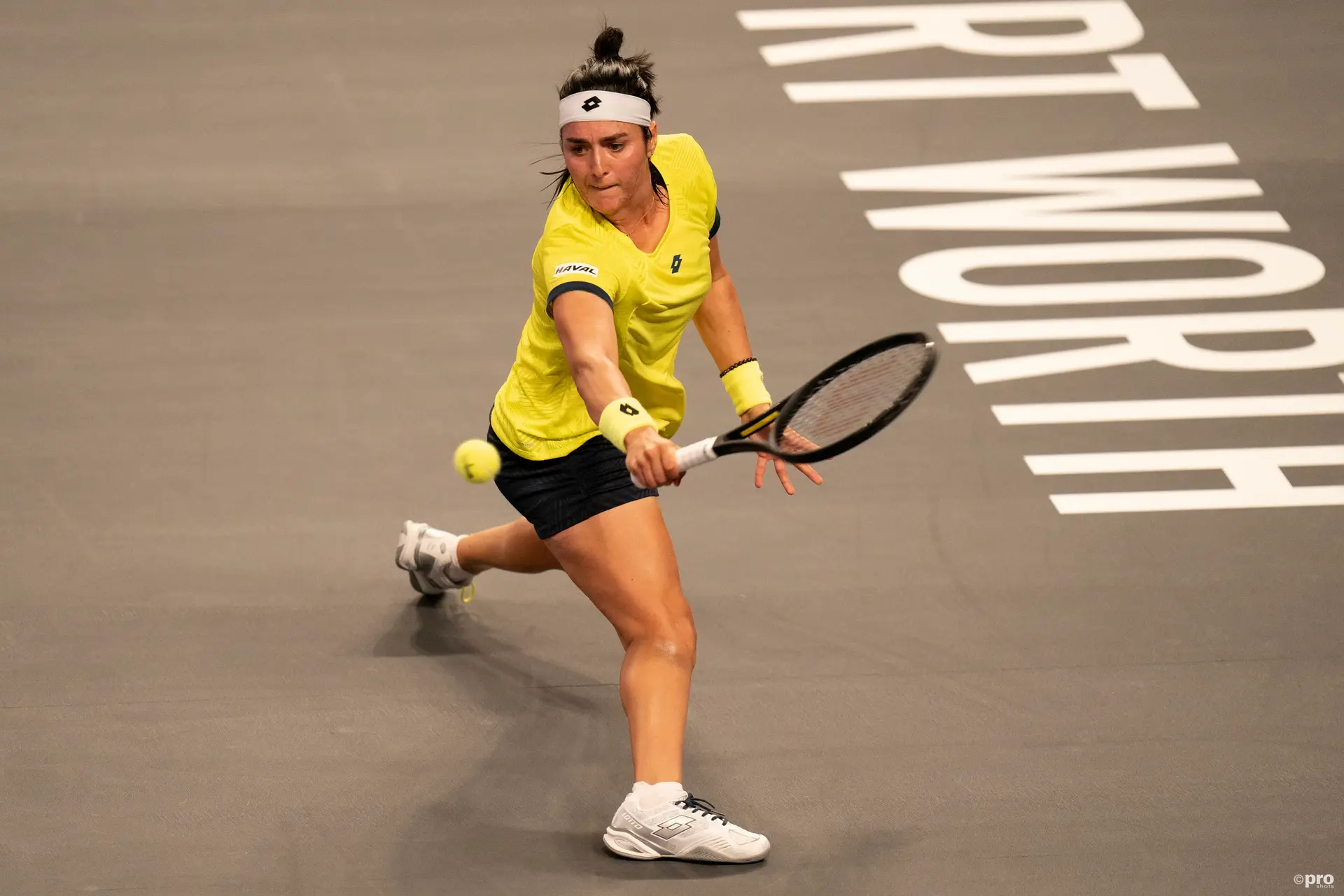 Ons Jabeur procura pontos positivos no caminho para o WTA Finals, apesar da derrota em Pequim para Marta Kostyuk - "Esta época é um milagre"
