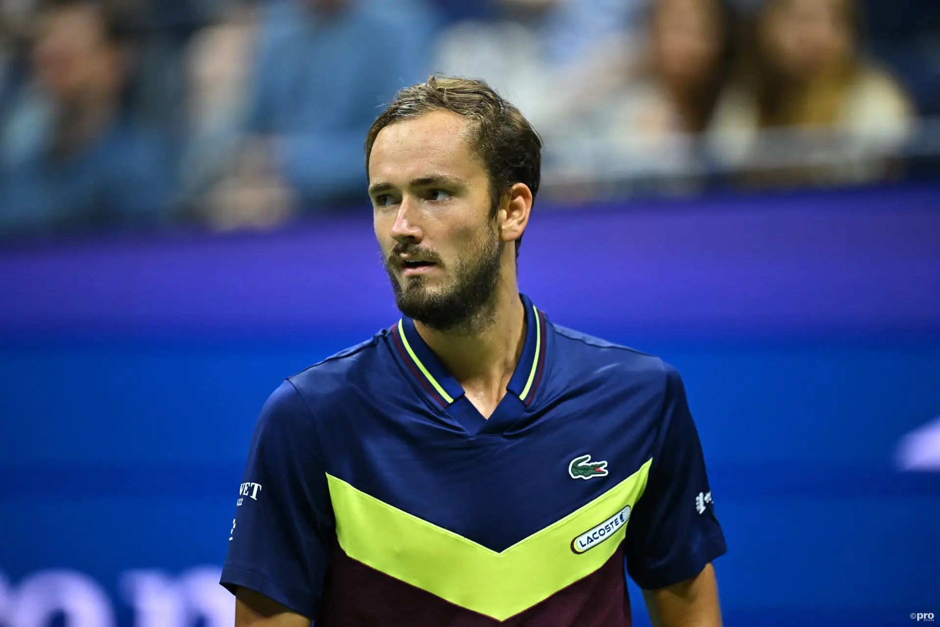 Daniil Medvedev zeigt Frust und zerschlägt seinen Schläger bei der Niederlage gegen Sebastian Korda bei den China Open