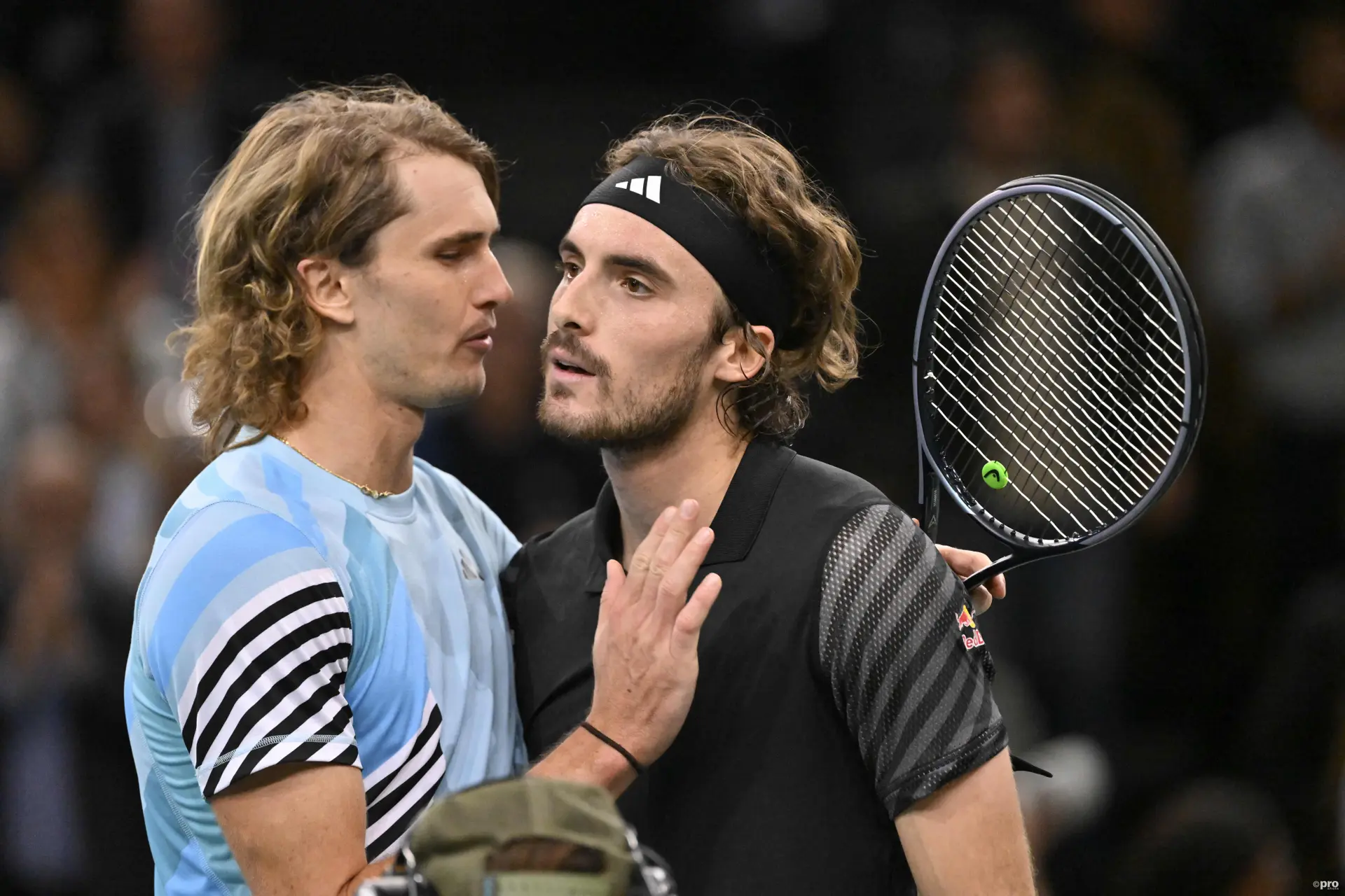 De muito vaiado no ATP Finals a acamado: Stefanos Tsitsipas teve dificuldade em sair da cama depois da lesão em Turim
